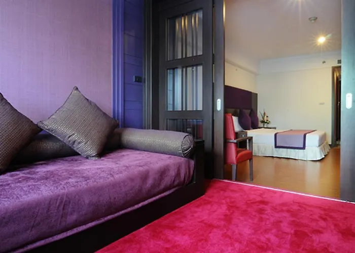 Karnmanee Palace Hotel 4*